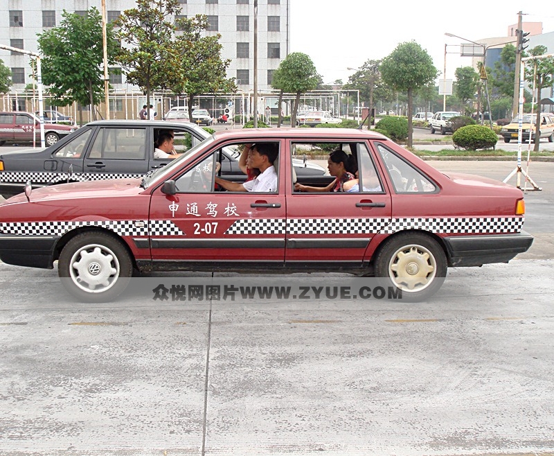 申通駕校教練車 深紅