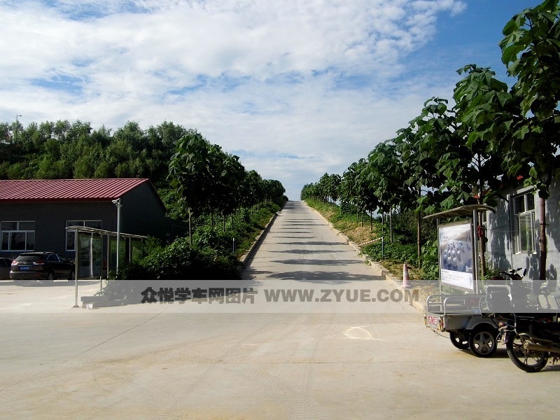 名都駕校場地一景