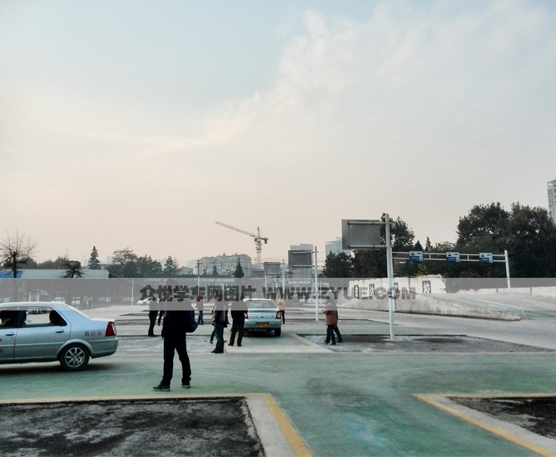 宏達駕校倒樁和上坡路學(xué)車場地