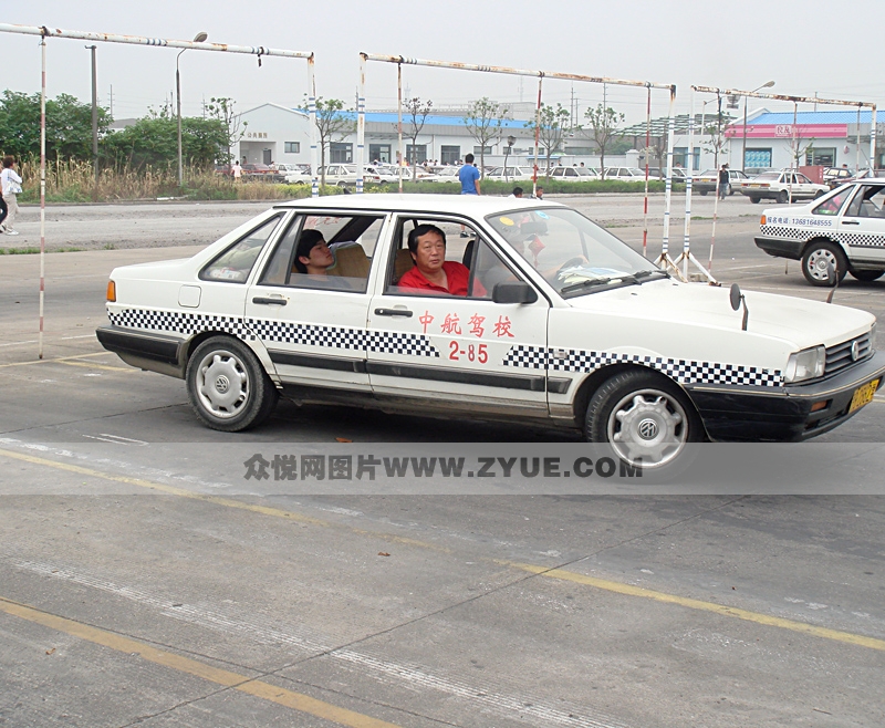 中航駕校教練車